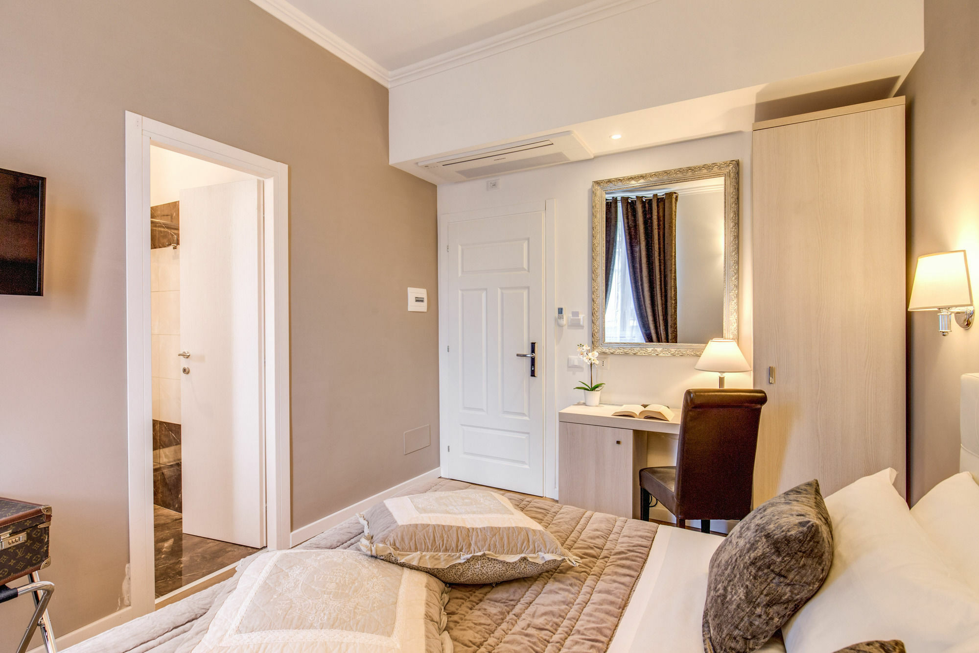 The Bridge Suites Рим Екстериор снимка